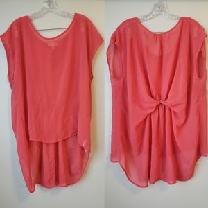 Flowing Hi-Lo blouse with cap sleeve